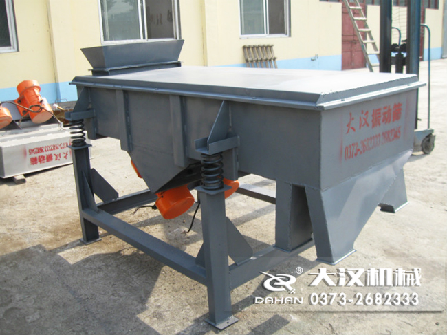 1016型直線振動篩的材質分為：不銹鋼，碳鋼兩種可以選擇。